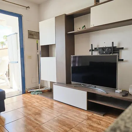 Apartament Delightful Playmar: Comfort And Convenience In Maspalomas, Steps Away From Shopping Centers And Beaches *